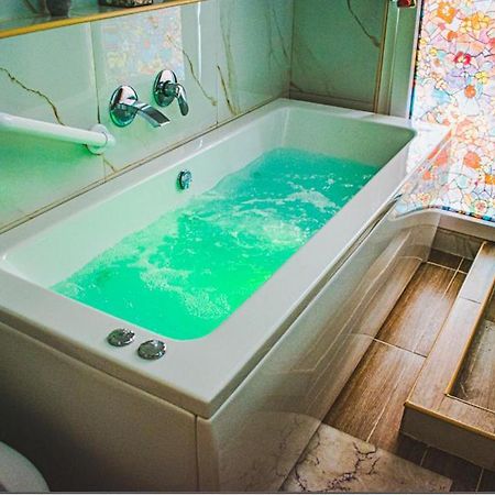 Kassandrou Suite Hot Tub-Jakuzzi - 2 Bedrooms - Big Balcony - Center Tesalonika Bagian luar foto